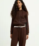 Pantalón recto de mujer confeccionado en una mezcla de algodón y poliéster con interior de felpa. Presenta cintura elástica con cordón ajustable y un corte holgado de pierna recta.