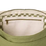 Bolso crossbody de nylon resistente al agua, color verde oliva con bolsillo frontal blanco y correa ajustable clara.