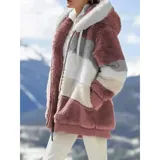 Campera peluda de mujer marca United Uy, con capucha y cierre frontal de cremallera. Presenta diseño de rayas horizontales en bloques de colores blanco, gris, beige y negro, con textura de piel sintética y puños elásticos.