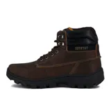 Bota acordonada de cuero color marrón, con suela de goma negra y detalles de costuras en contraste.