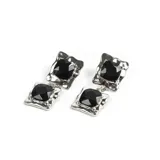 Par de aros colgantes plateados con dos piezas cuadradas con incrustaciones de piedra facetada negra.