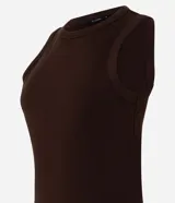Musculosa de ribana de algodón con elastano, diseño ajustado al cuerpo, cuello redondo alto y sin mangas.