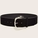 Cinto ancho de símil gamuza color negro con hebilla plateada de forma irregular.