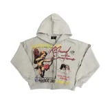 Campera con capucha y cierre frontal, color gris con efecto acid wash, diseño gráfico de querubines y texto estilo vintage con aplicaciones de strass.