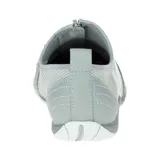 Slip on Merrell modelo Barrado, color gris, confeccionado en malla transpirable con detalles en cuero. Cuenta con cierre frontal de cremallera, plantilla de espuma EVA y suela de goma con tecnología Air Cushion para mayor estabilidad y tracción.