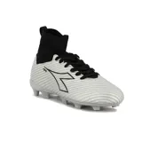 Championes de fútbol Diadora modelo Neo Md M, color plateado con detalles en negro.