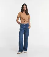 Remera básica de cuello redondo y manga corta, confeccionada en algodón peruano de alta calidad. Presenta un diseño liso y versátil, ideal para uso diario.