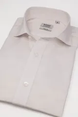 Camisa de vestir Annoni de corte clásico y color blanco, con cuello italiano, manga larga y cierre frontal de botones.