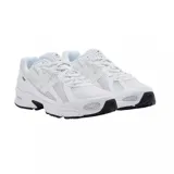 Championes urbanos New Balance modelo 740, color blanco con detalles en negro en la suela. Confeccionados en malla técnica y materiales sintéticos, cuentan con tecnología ABZORB en la entresuela para mayor amortiguación.