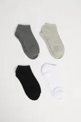 Pack de cuatro pares de medias tipo soquete, con diseño básico y elástico suave en la parte superior. Incluye colores gris oscuro, gris claro, negro y blanco.