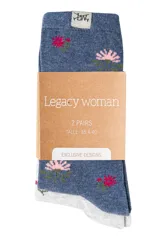 Par de medias grises con estampado de pequeñas flores rojas y puntera azul.