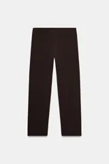 Pantalón capri ajustado de tejido seamless, color marrón oscuro jaspeado, con tiro medio y cintura elástica.