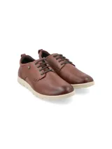 Zapato acordonado de cuero color marrón con suela clara.