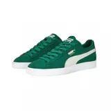Championes Puma Suede Classic color mostaza con franja lateral blanca y suela blanca.