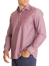 Camisa de manga larga RKF modelo Woolsolid, de color vino, con cuello italiano, cierre frontal con botones y un bolsillo en el pecho con el logo bordado.