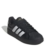 Championes Adidas Streettalk de estilo urbano, color negro con las icónicas tres tiras laterales en blanco. Presentan capellada sintética, puntera con relieve y suela de goma resistente.