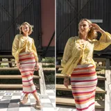 Pollera midi tejida a rayas horizontales en tonos beige, naranja, fucsia y rojo, con diseño texturizado y tiro alto.