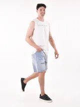 Musculosa azul oscuro con cuello redondo y sisas amplias. Estampa frontal con la frase "Make your own story" y "Don't let anyone hold the reins of your life".