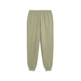 Pantalón de jogging Puma de corte holgado y diseño minimalista en color verde oliva. Presenta cintura elástica, bolsillos laterales y el logo de la marca bordado en la parte superior del muslo izquierdo. Los puños en los tobillos son elásticos para un ajuste cómodo.