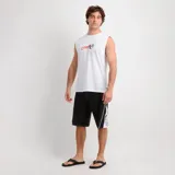 Short de baño tipo boardshort O'Neill modelo Superfreak Y2k, en combinación de colores negro, rojo y blanco, con diseño geométrico y cordón de ajuste en la cintura.