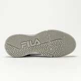 Championes Fila Grand Prix de mujer, color blanco con detalles en lila y suela gris.