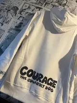 Canguro blanco con capucha y bolsillo frontal, con estampado de Coraje el perro cobarde y su sombra monstruosa.