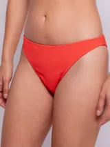 Parte inferior de bikini negro con textura acanalada.