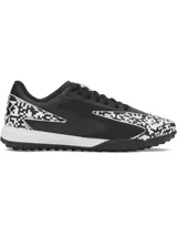 Championes de fútbol Under Armour Shadow Turf 3, color negro con detalles estampados en blanco y negro con patrón geométrico pixelado. Entresuela blanca y suela con tapones para césped artificial.