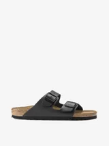 Sandalias Birkenstock Arizona negras con doble tira ajustable con hebilla metálica, plantilla anatómica de corcho y látex cubierta de ante y suela de goma EVA.
