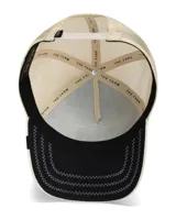 Gorra tipo trucker Goorin Bros modelo Menace de color beige, con cinco paneles, frente estructurado, malla trasera transpirable y cierre ajustable snapback. Cuenta con un parche frontal cuadrado con un bordado detallado de una serpiente y la palabra "Menace".