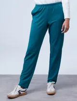 Pantalón jogger verde de algodón, marca Ruby Rd, con pretina elastizada.