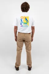 Pantalón color camel con corte de jean clásico y fit relajado.