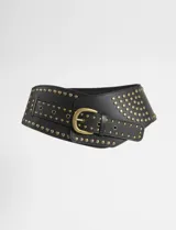 Cinturón ancho tipo faja de cuero sintético negro, decorado con múltiples tachas metálicas doradas y hebilla central de metal dorado.