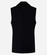 Chaleco negro de punto roma con escote blazer, cierre con dos botones y bolsillos delanteros.