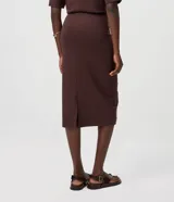 Pollera lápiz midi de punto roma color marrón, confeccionada en mezcla de algodón, poliéster y elastano, con cintura alta y calce estructurado.