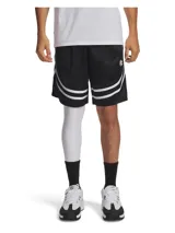 Short de básquetbol Under Armour, modelo Curry Signature, confeccionado en tejido de malla transpirable. Presenta un diseño en color negro con detalles de doble franja blanca curva en los laterales y logo de Stephen Curry bordado. Cuenta con cintura elástica con cordón y bolsillos laterales.