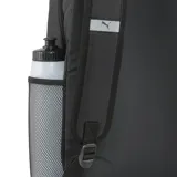 Mochila Puma Phase de color negro, con compartimento principal amplio y bolsillo frontal con cierre. Presenta el logo grande de Puma en blanco en la parte frontal inferior.