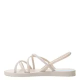 Sandalias Ipanema modelo Diversa Verao, color beige, con tiras de diseño trenzado y cierre de talón. Presentan detalles en color azul en la plantilla y lateral.