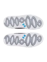 Championes Under Armour modelo Court Anatomix, color gris con detalles en blanco. Presentan una parte superior de gamuza resistente con revestimientos sintéticos, entresuela de EVA acolchada y suela de goma gruesa para mayor tracción.