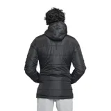 Campera tipo parka Umbro, color negro, con capucha, cierre frontal completo y logo de la marca bordado en el pecho.