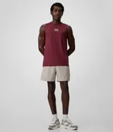 Musculosa deportiva Get Over de poliamida con tecnología dry, color gris oscuro, con cuello redondo, diseño sin mangas y estampa frontal con el texto "RUN CLUB".
