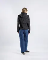 Campera entallada de material textil color negro, con cuello alto, capucha fija y cierre frontal completo. Presenta mangas largas y diseño con paneles curvos.