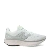 Championes New Balance Fresh Foam 520 para mujer, color verde claro con detalles en blanco y gris. Confeccionados en malla transpirable, incorporan la tecnología Fresh Foam en la suela para mayor amortiguación y comodidad durante el running o uso diario.