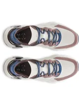 Championes de entrenamiento Under Armour Halo Trainer, con diseño híbrido de perfil bajo. Presentan una parte superior ligera con perforaciones para ventilación, amortiguación reactiva UA HOVR para retorno de energía, estabilizador de tobillo y contrafuerte externo en el talón. Suela de goma con ranuras de flexión para tracción en múltiples superficies.