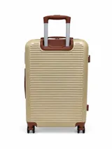 Valija rígida color champagne con diseño texturizado de líneas horizontales y detalles en cuerina marrón. Cuenta con cuatro ruedas dobles multidireccionales.