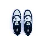 Championes urbanos Öus modelo Cuoro, con diseño de paneles en cuero y malla, combinando colores azul marino, blanco y detalles en verde oliva. Presentan suela de goma blanca y logo lateral distintivo.