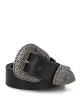 Cinturón de cuero natural liso color negro, con hebilla, pasador y puntera metálicos de estilo vaquero en acabado plata envejecida con detalles grabados.