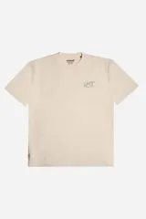 Remera de manga corta en color verde oscuro, confeccionada en tejido con textura tipo waffle. Presenta un diseño minimalista con el logo 'MST.' estampado en tono beige en el pecho y un corte regular con estructura firme.