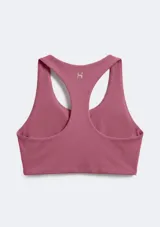 Top deportivo de diseño racerback, con escote redondo y banda elástica inferior para mayor soporte.