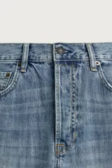 Jeans loose balloon fit de denim de algodón con diseño de cinco bolsillos y efecto lavado. Presentan bandas laterales en contraste y cierre frontal con cremallera y botón.